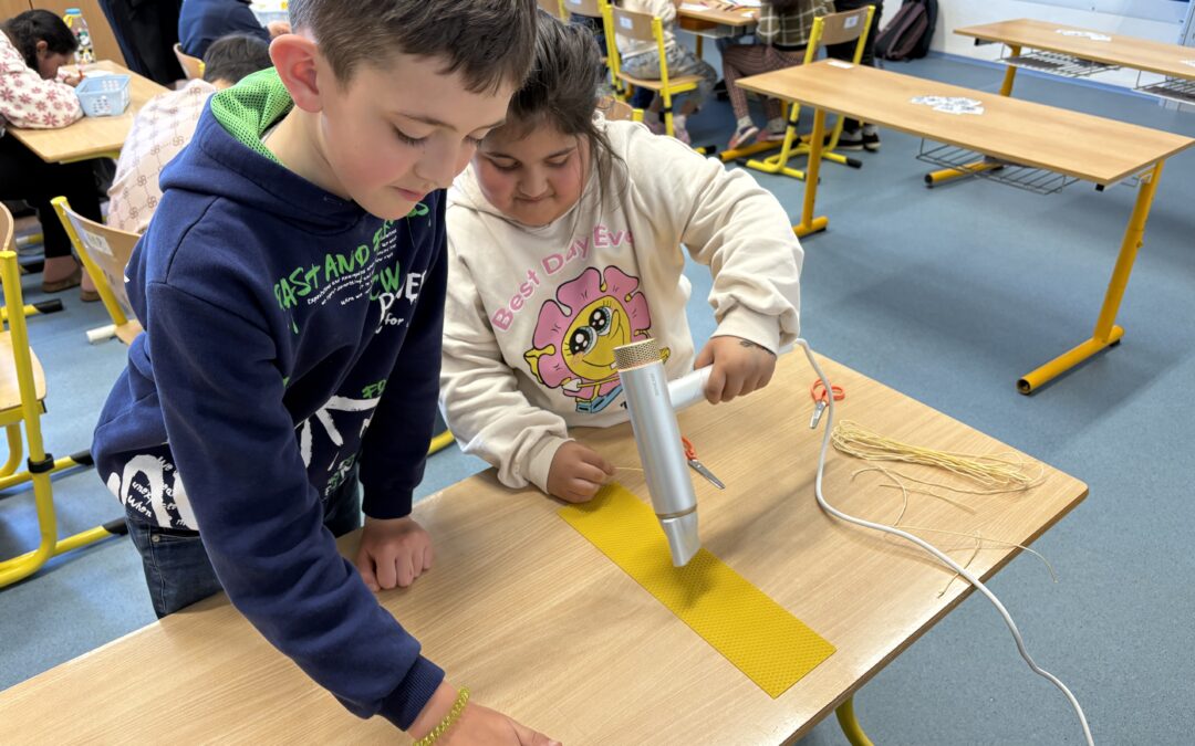 I včela k nám přiletěla